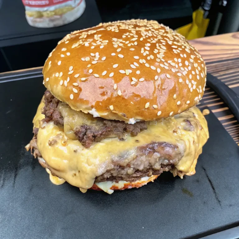Finished Smash Burgers Baconnaise: Ultimate Flavor with crispy patties, melted cheese, and smoky bacon mayo.